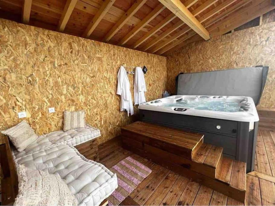 Gite A La Ferme Avec Jacuzzi Et Piscine Chauffee Saint-Felix-de-Tournegat Exterior foto