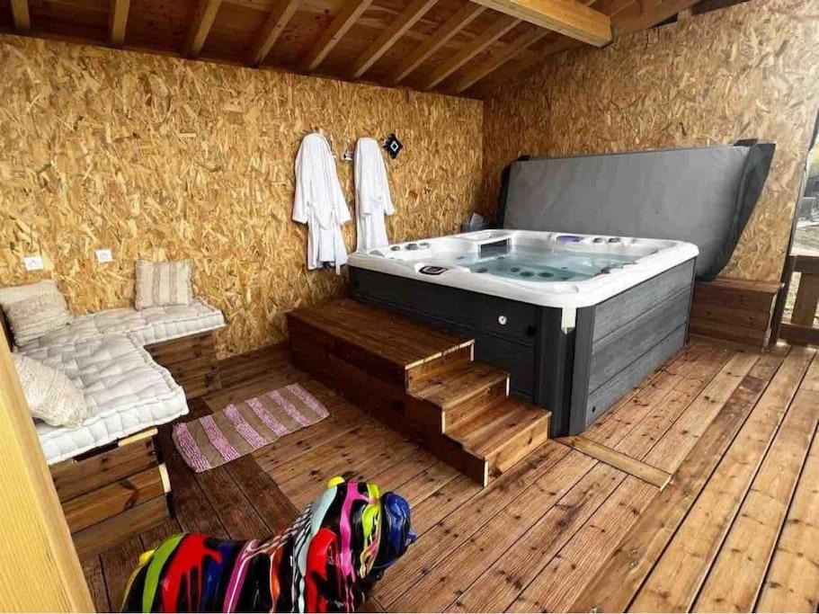 Gite A La Ferme Avec Jacuzzi Et Piscine Chauffee Saint-Felix-de-Tournegat Exterior foto